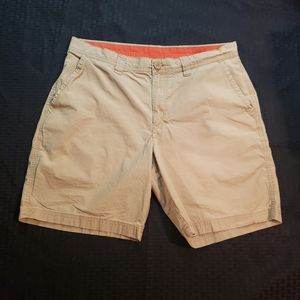 Columbia Flat Front Khaki Tan Shorts size 32